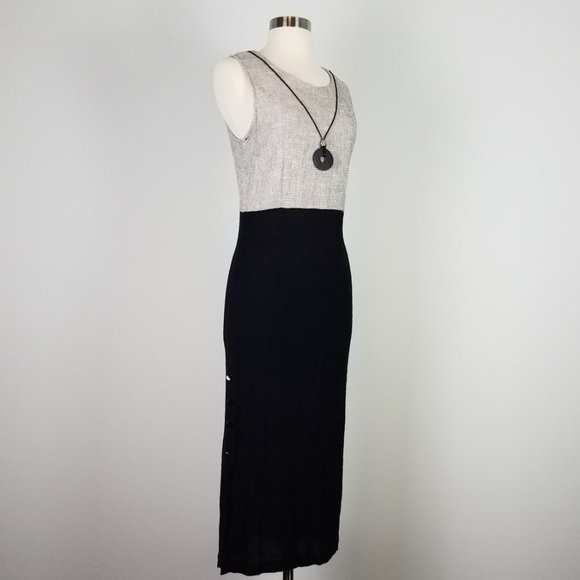 90's Vintage Sleeveless Linen Crepe Dress with Attached Pendant Necklace - Picture 2 of 9